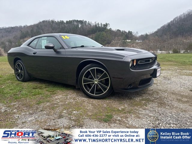 2016 Dodge Challenger SXT RWD