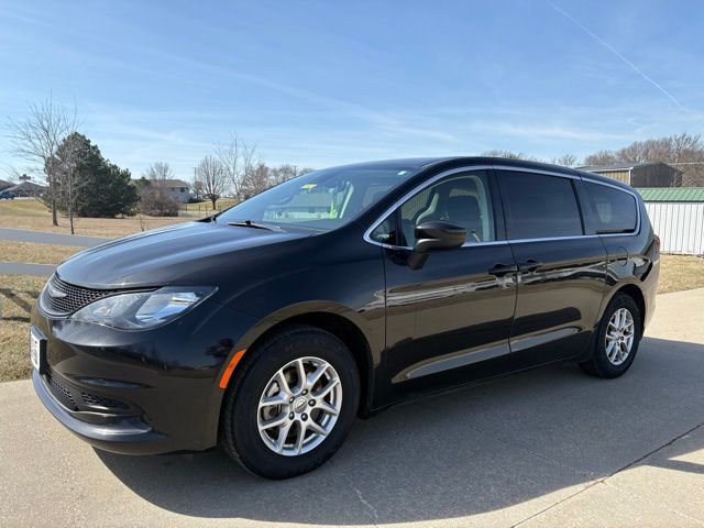 2023 Chrysler Voyager LX FWD