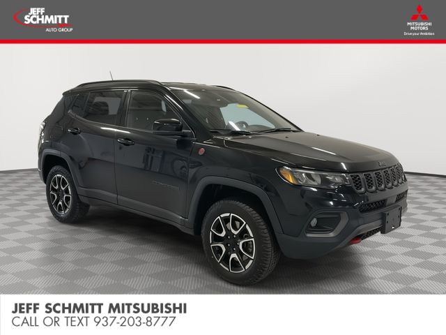 Diamond Black Crystal Pearlcoat 2024 Jeep Compass SUV / Crossover Four-Wheel Drive 8-Speed Automatic