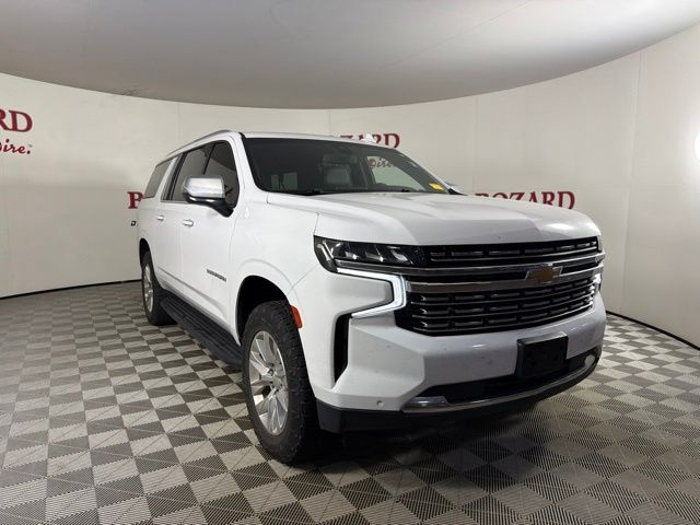 Summit White 2022 Chevrolet Suburban SUV / Crossover Four-Wheel Drive
