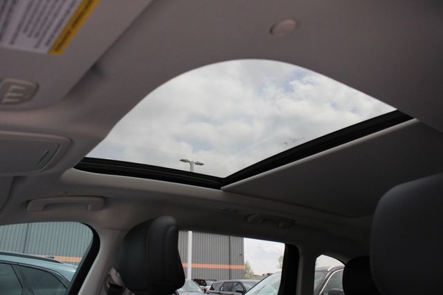 New 2026 White Lincoln Reserve image 5