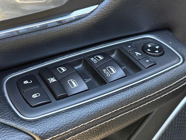 Used 2020 Black Ram Laramie image 19