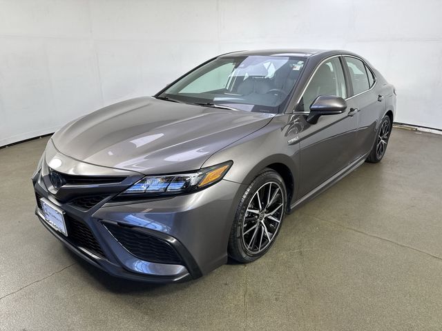 2021 Toyota Camry Hybrid SE photo