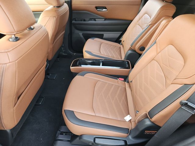 2025 Nissan Pathfinder Platinum photo 17