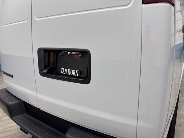 New 2026 Summit White Chevrolet Work Van image 28