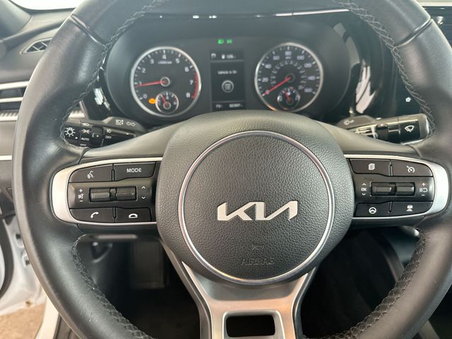 Used 2023 White Kia GT-Line image 12