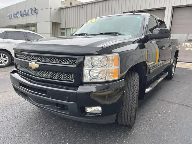 View vehicle photo 4