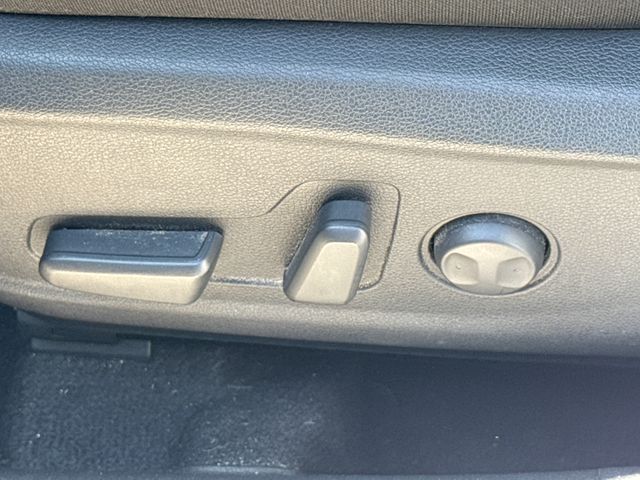 Used 2023 White Hyundai SEL image 20