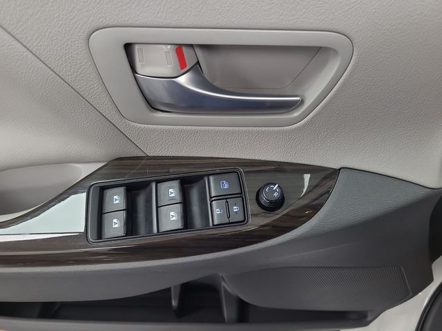 2015 – Toyota – Sienna