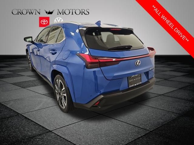 View vehicle photo 4