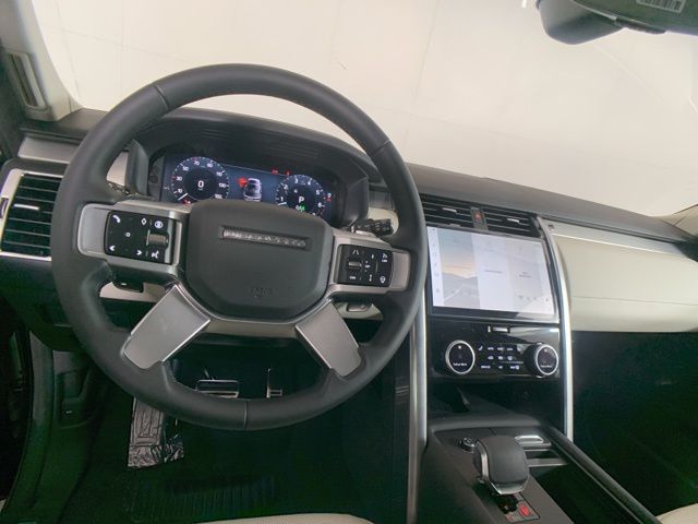 2025 Land Rover Discovery Dynamic SE 44