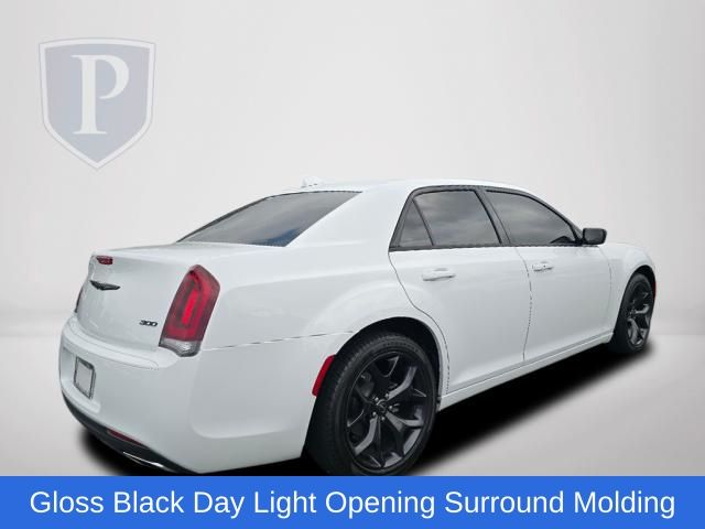 2023 Chrysler 300 Touring 9