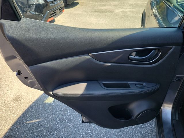 Used 2020 Gray Nissan S image 13