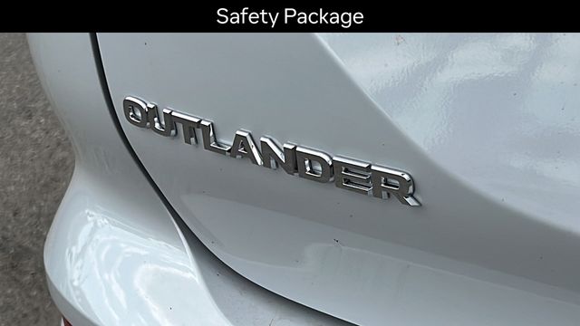 2023 Mitsubishi Outlander SE 9