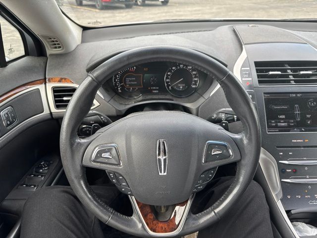 Used 2014 Ingot Silver Metallic Lincoln Base image 12