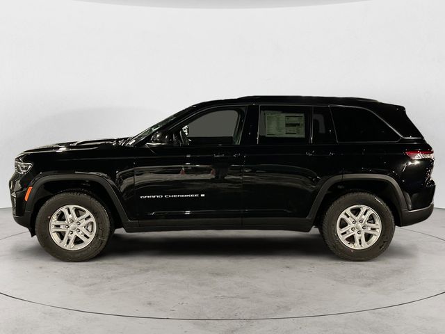 New 2025 Diamond Black Jeep Laredo image 2