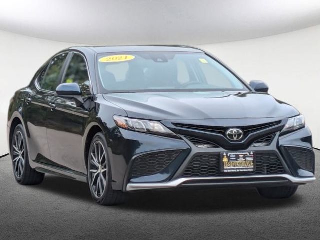 2021 Toyota Camry SE 2