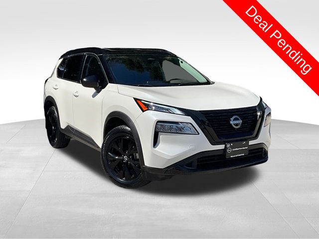 Pearl White Tricoat/Super Black 2023 Nissan Rogue SV AWD SUV / Crossover All-Wheel Drive Continuously Variable Transmission