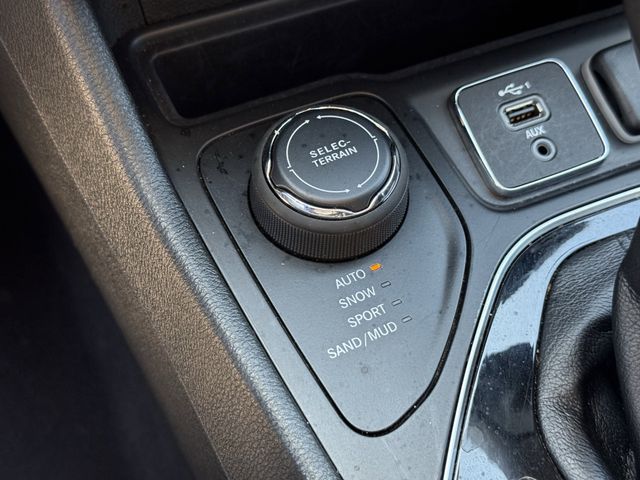 2023 Jeep Cherokee Altitude White at Wharton Chevrolet GMC