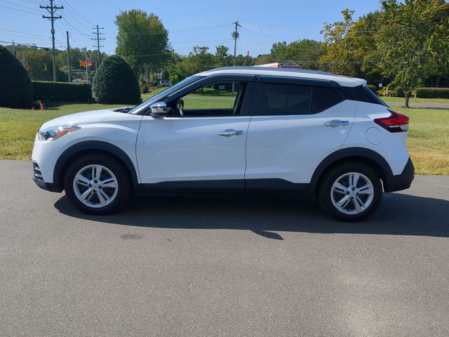 Used 2019 White Nissan S image 10