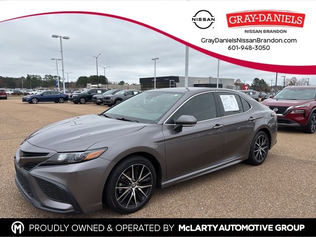 2023 Toyota Camry SE's photo