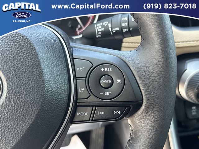Used 2025  Toyota XLE Premium image 24