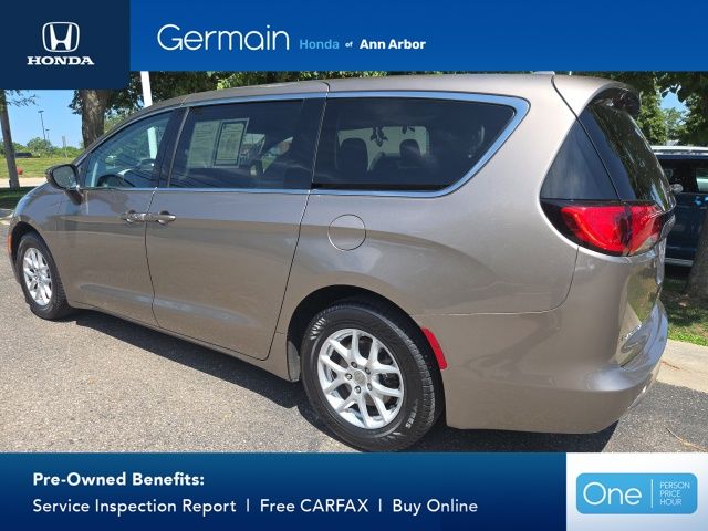Used 2017 Molten Silver Chrysler Touring image 5
