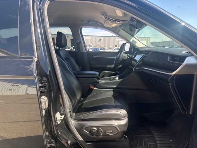 2023 Diamond Black Crystal Pearlcoat Jeep Grand Cherokee Limited 4X4 SUV