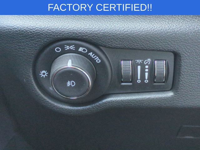 Used 2025 Black Chrysler Pinnacle image 19