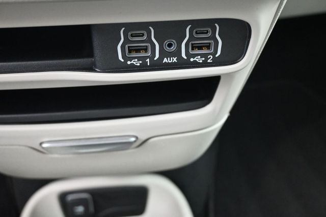 Used 2024 Chrysler Pacifica Van