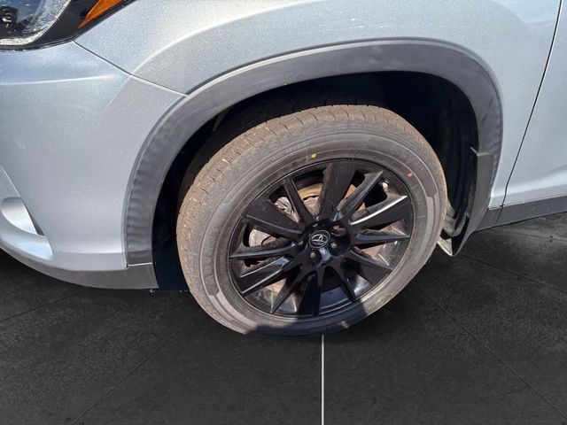 2019 Toyota Highlander SE - Celestial Silver Metallic exterior view 9