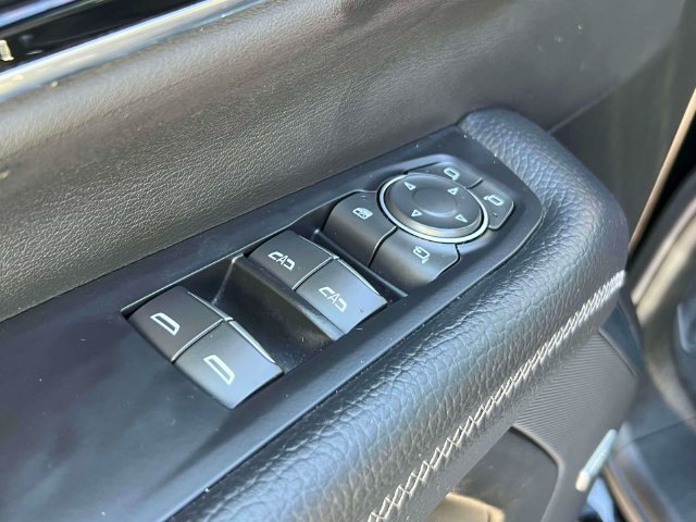Used 2025 GMC Yukon XL SUV