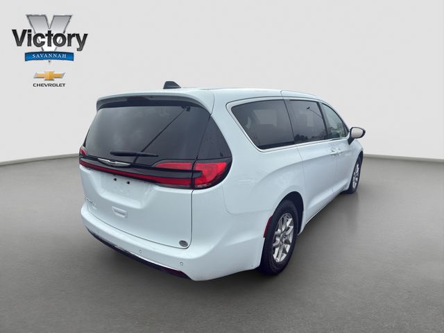 Used 2024 White Chrysler Touring L image 7