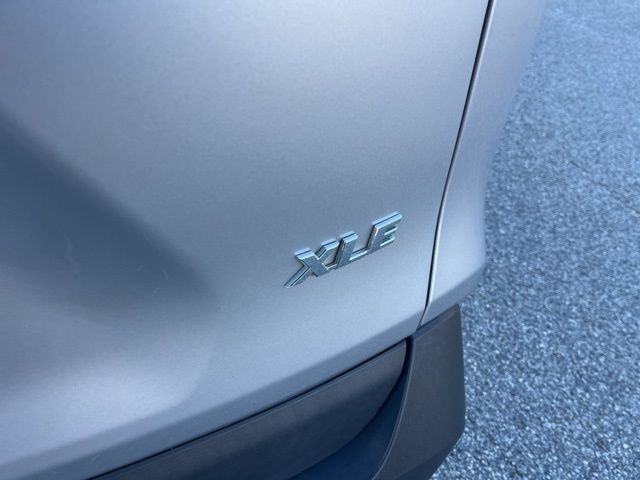 Used 2022 Silver Toyota XLE image 27