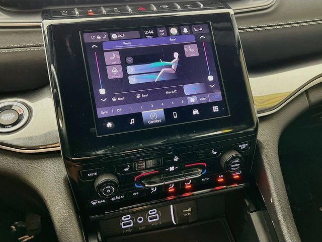 Used 2023 Black Jeep Altitude image 19