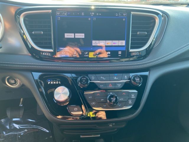 2026 Chrysler Pacifica Select - Bright White Clearcoat exterior view 17