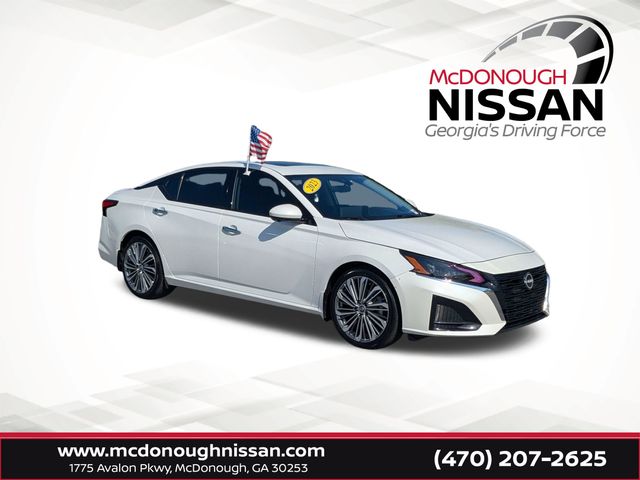Pearl White 2023 Nissan Altima Sedan Front-Wheel Drive Continuously Variable Transmission