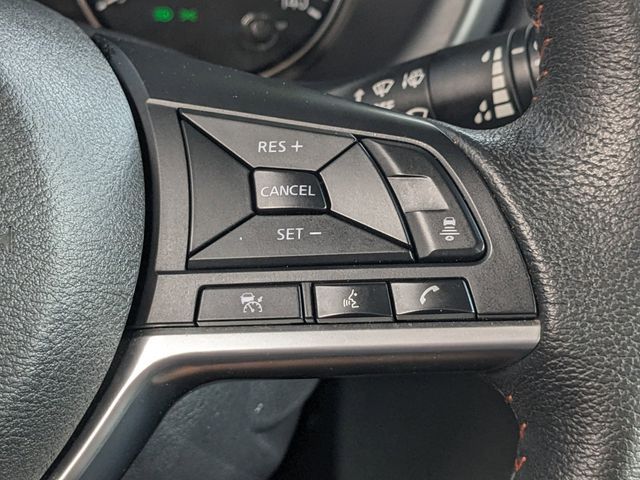 2023 Nissan Kicks SR photo