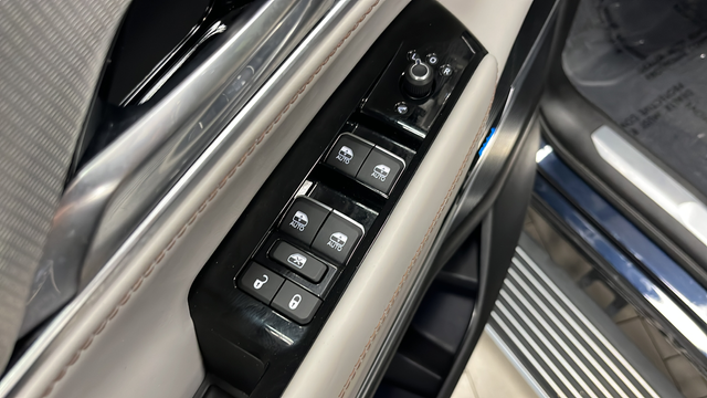 Used 2023 Midnight Sky Jeep Base image 21