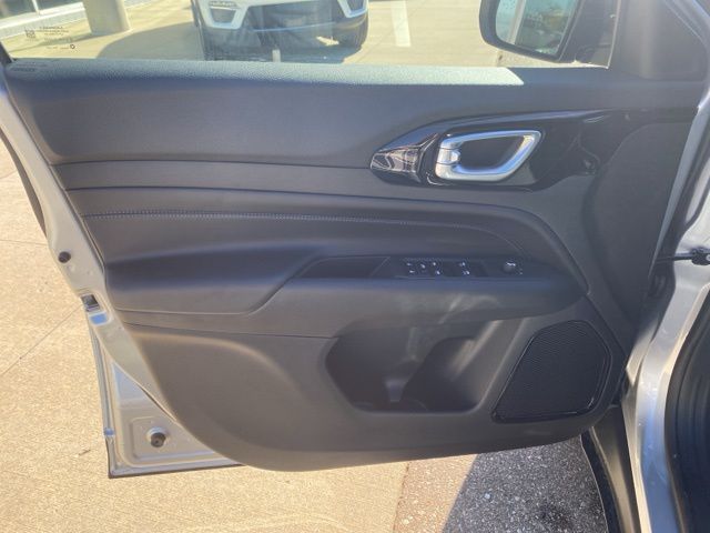 2026 Jeep Compass Limited - Silver Zynith Metallic Clearcoat exterior view 12