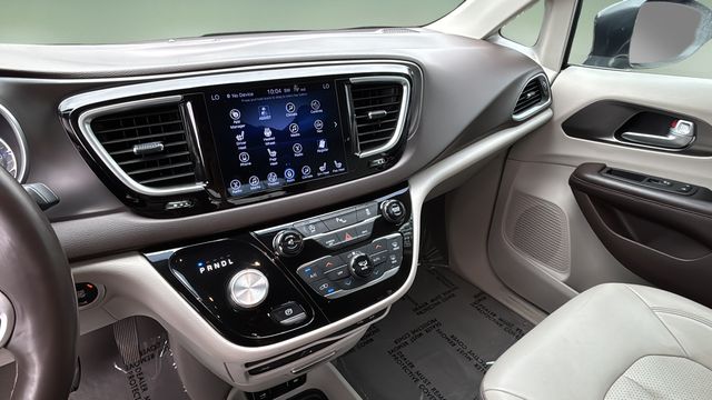Used 2017 Gray Chrysler Touring L Plus image 24