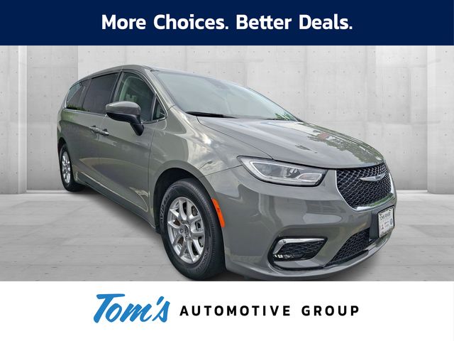 Ceramic Gray Clearcoat 2023 Chrysler Pacifica Minivan Front-Wheel Drive 9-Speed Automatic