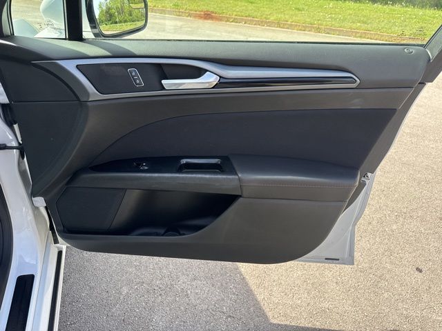 Used 2015 White Ford SE image 9