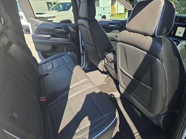 Used 2025 White GMC AT4X image 12