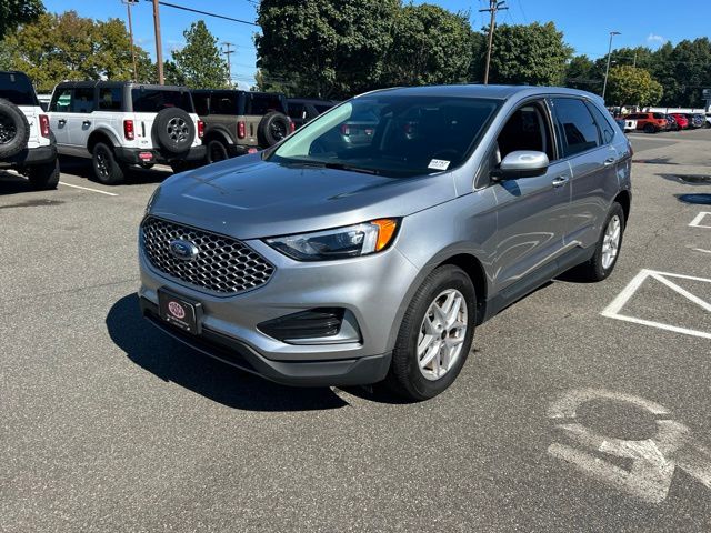 Used 2024 Silver Ford SEL image 3