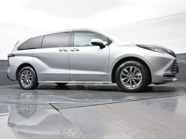 2021 Toyota Sienna XLE 42