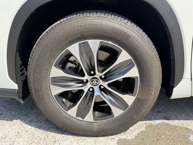 2021 Toyota Highlander XLE White at Don McGill Toyota