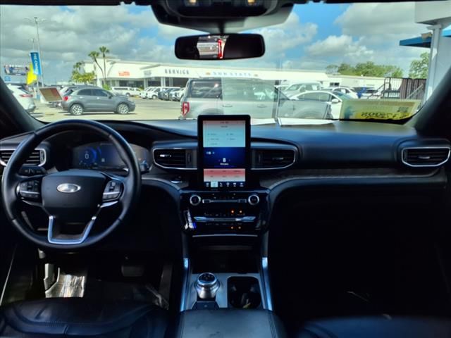 2022 Ford Explorer Platinum photo