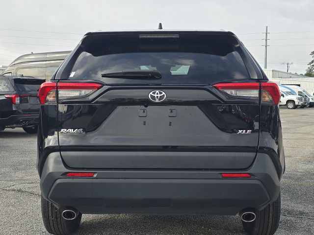 2023 Toyota RAV4 XLE:B02167