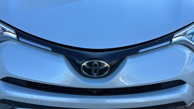 2017 Toyota RAV4 Platinum 10